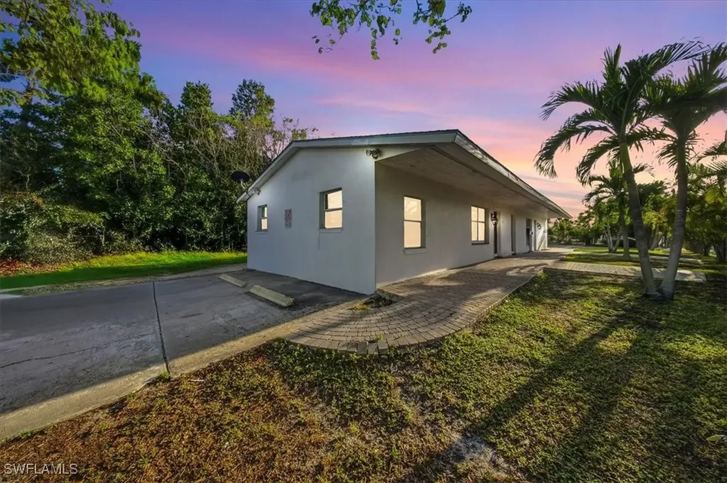 2463 Washington Avenue Naples FL 34112