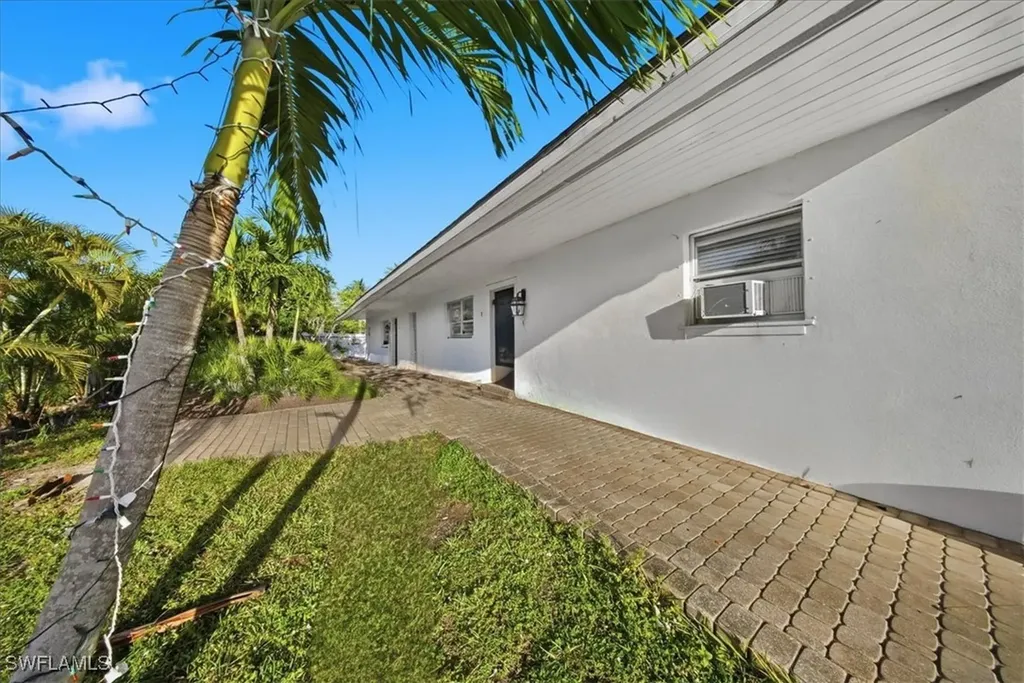 2463 Washington Avenue Naples FL 34112