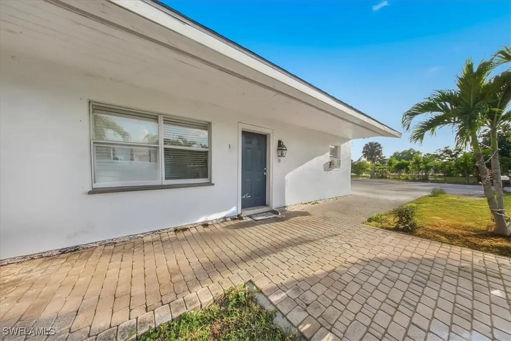 2463 Washington Avenue Naples FL 34112
