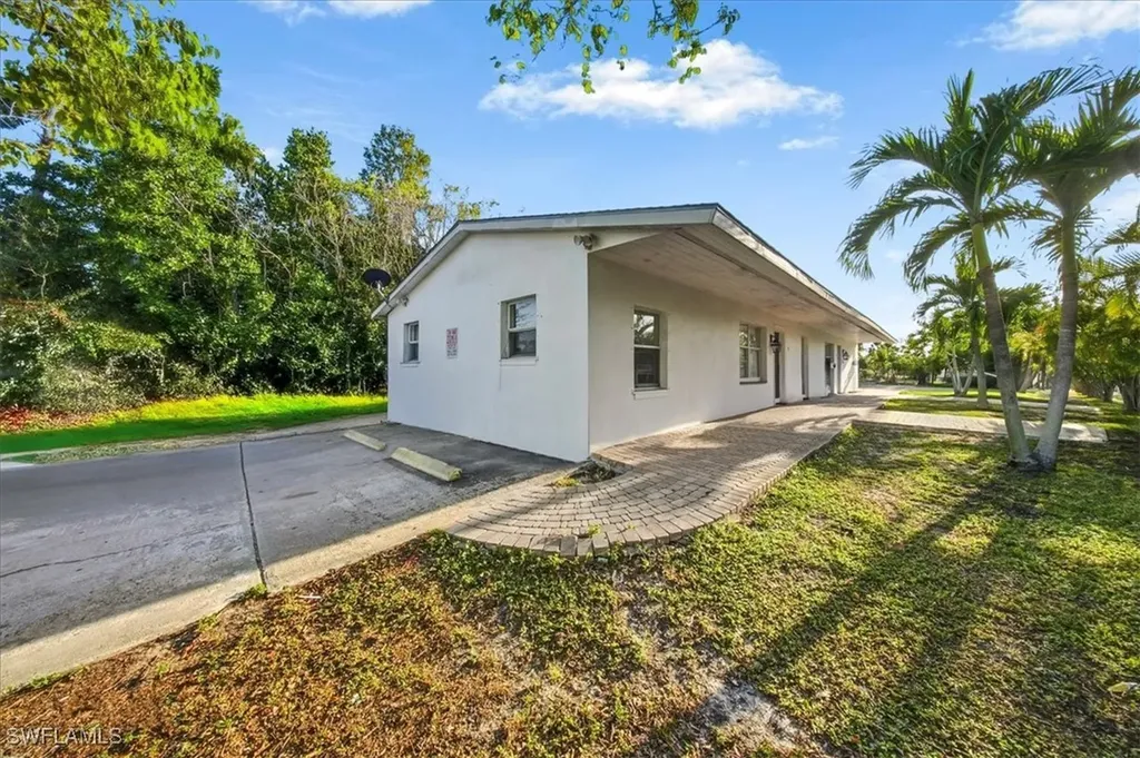 2463 Washington Avenue Naples FL 34112