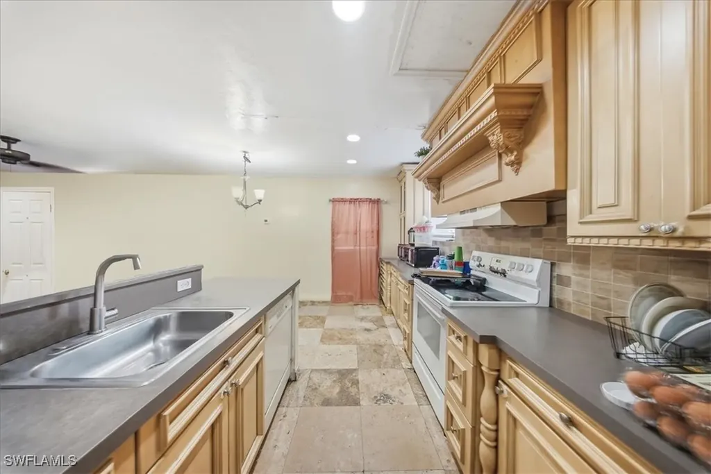 2463 Washington Avenue Naples FL 34112