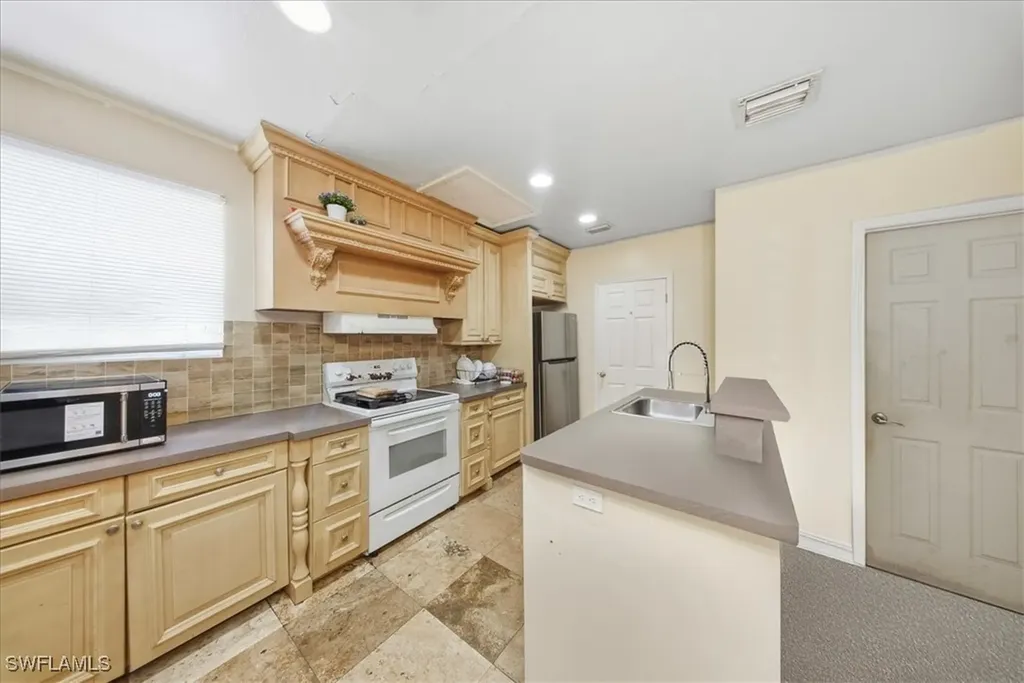 2463 Washington Avenue Naples FL 34112