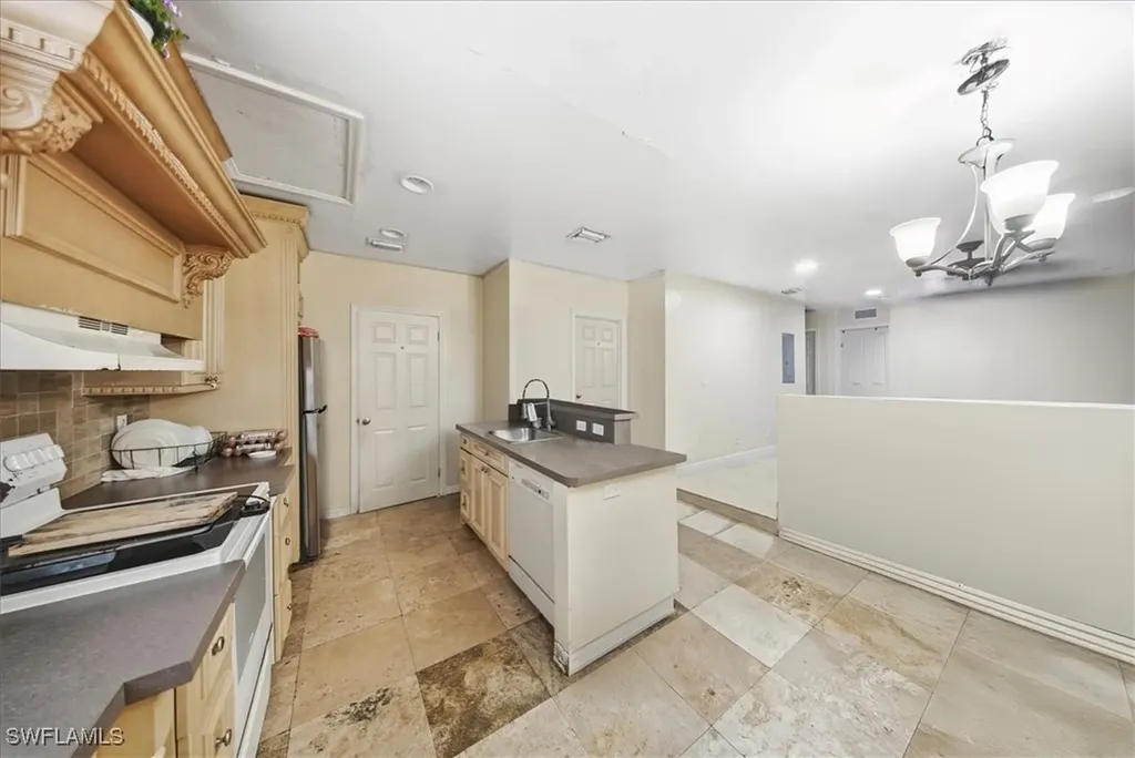 2463 Washington Avenue Naples FL 34112