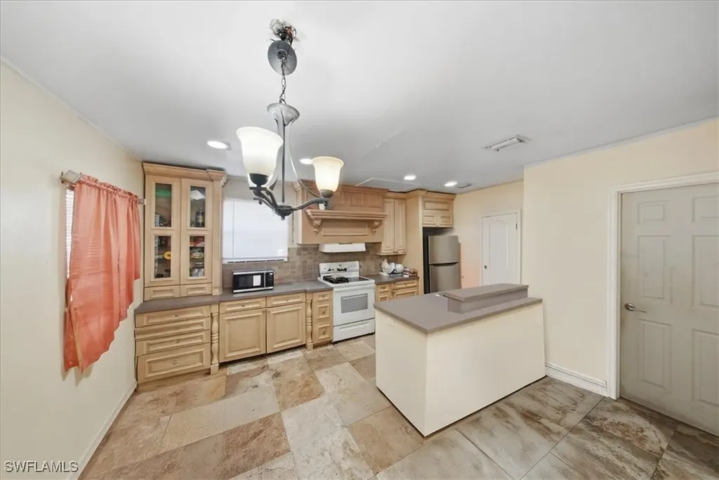 2463 Washington Avenue Naples FL 34112