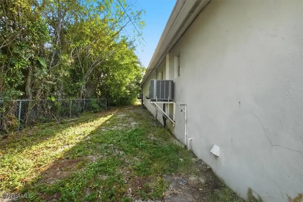 2463 Washington Avenue Naples FL 34112