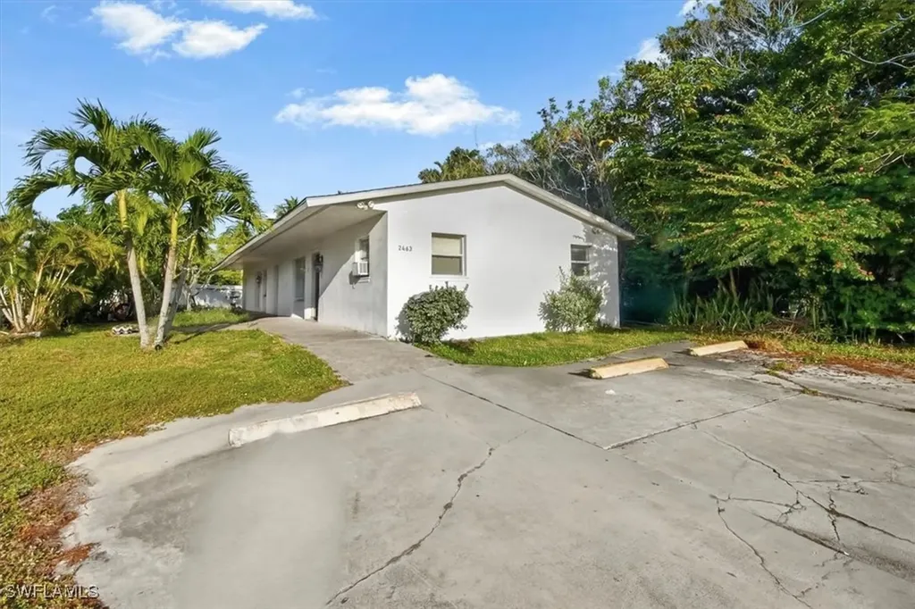 2463 Washington Avenue Naples FL 34112
