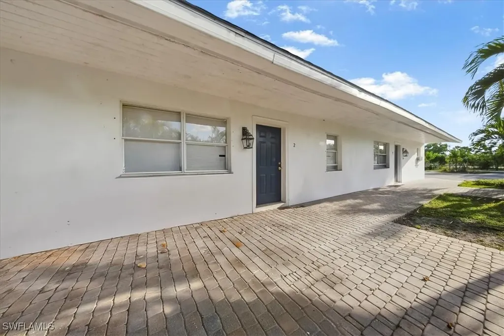 2463 Washington Avenue Naples FL 34112