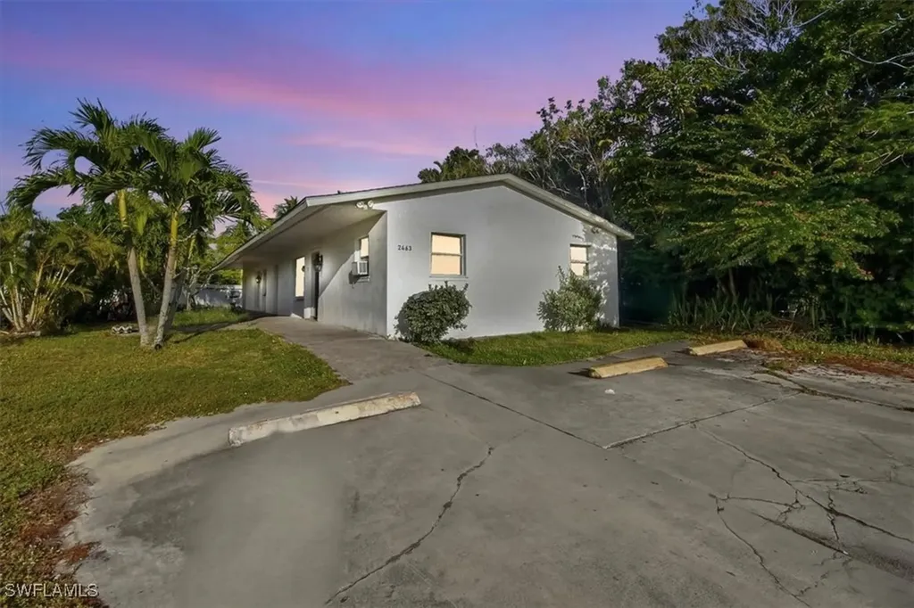 2463 Washington Avenue Naples FL 34112
