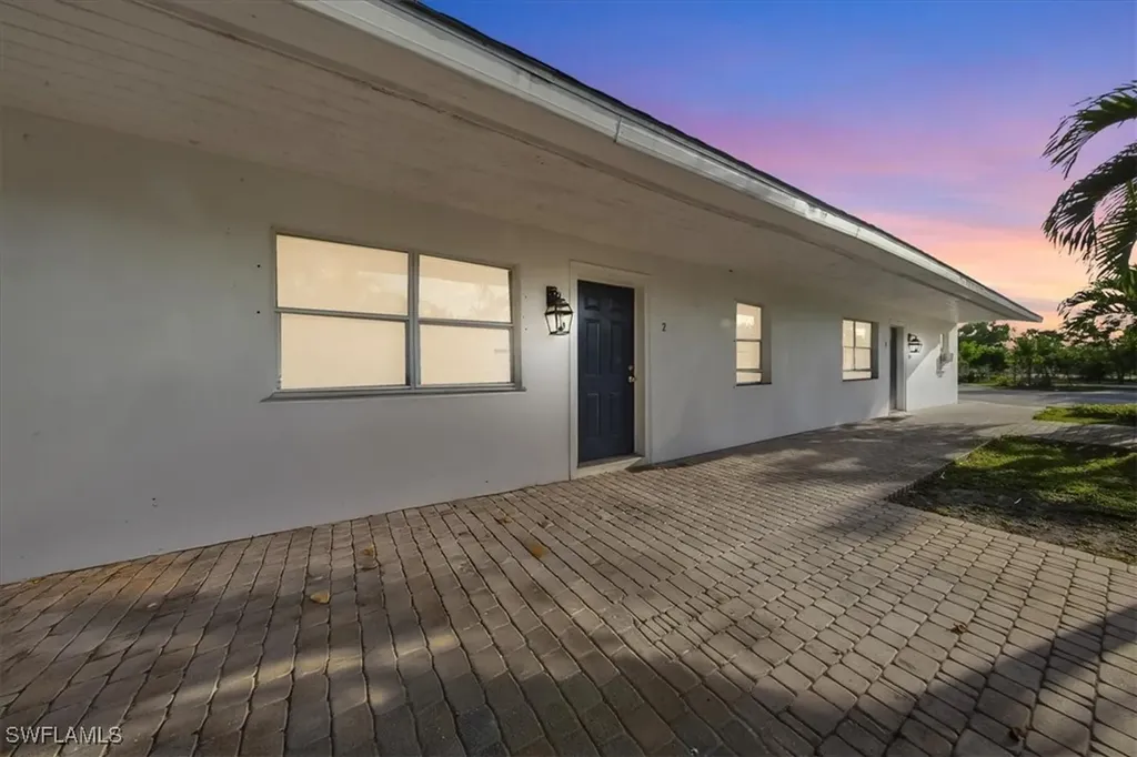 2463 Washington Avenue Naples FL 34112