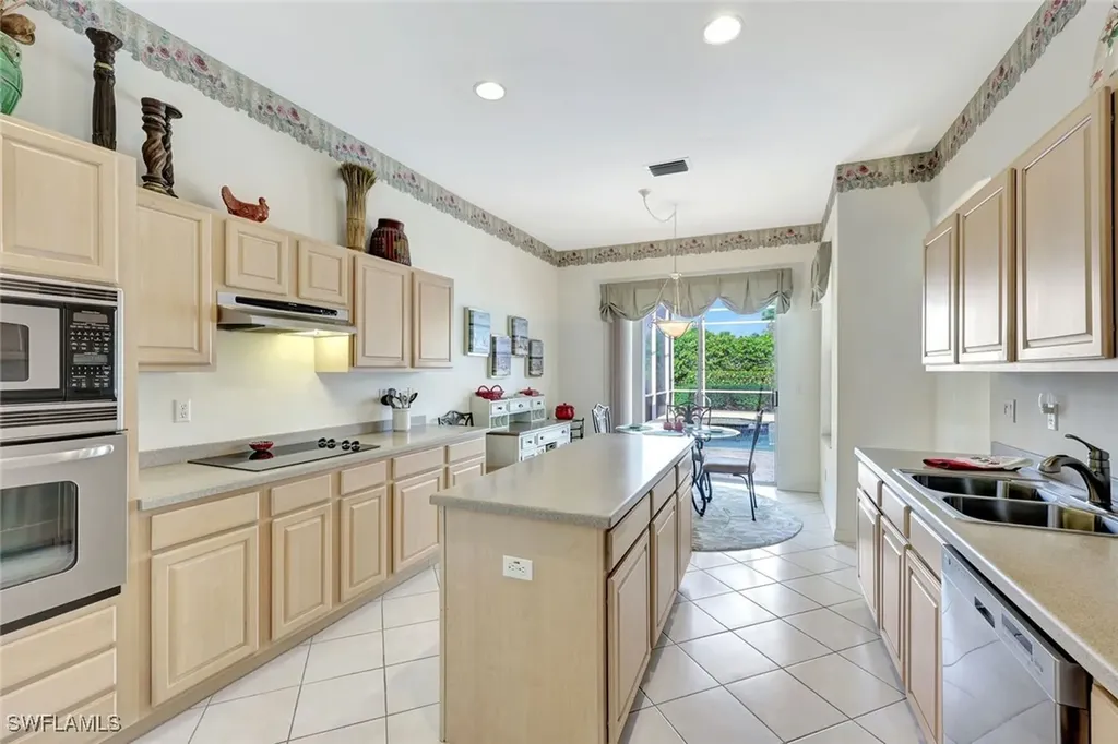 1745 Marsh Run Naples FL 34109