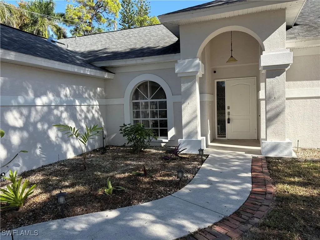 804 Bluebird Street Naples FL 34104
