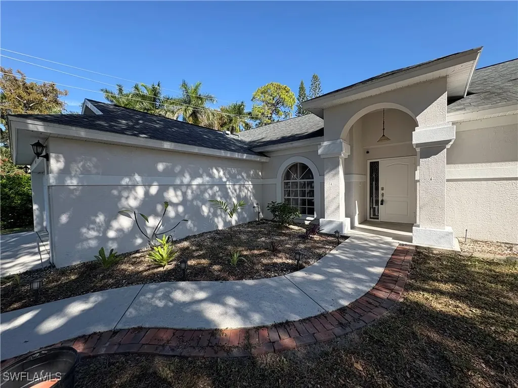 804 Bluebird Street Naples FL 34104