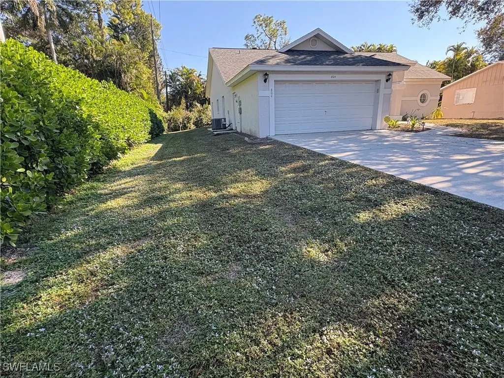804 Bluebird Street Naples FL 34104