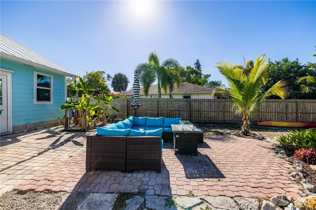 20520 Pine Tree Lane Estero FL 33928
