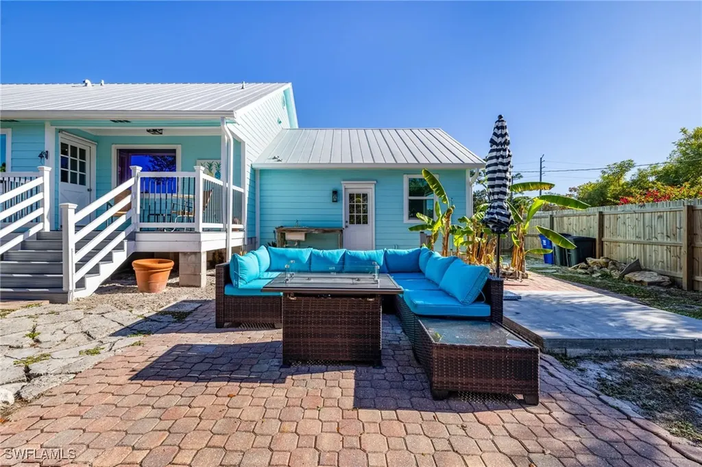 20520 Pine Tree Lane Estero FL 33928