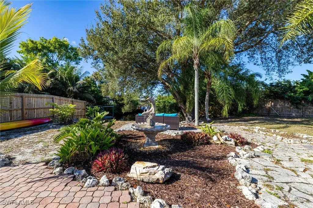 20520 Pine Tree Lane Estero FL 33928