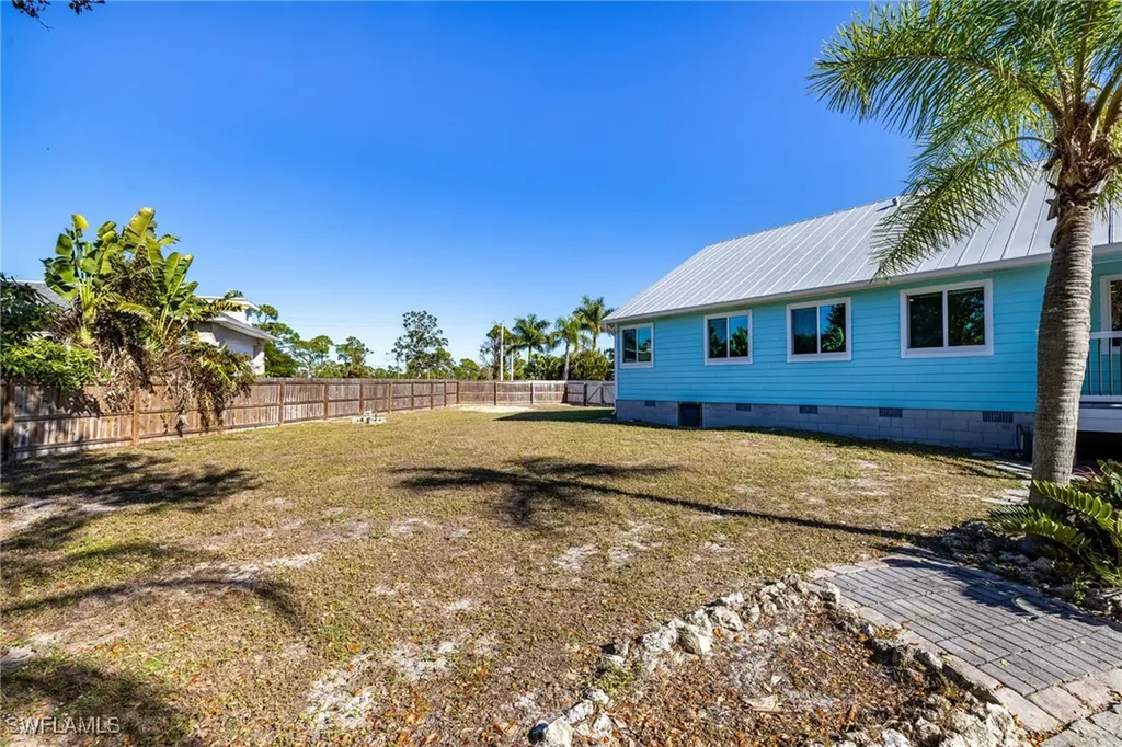 20520 Pine Tree Lane Estero FL 33928