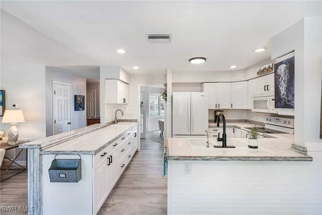 20520 Pine Tree Lane Estero FL 33928