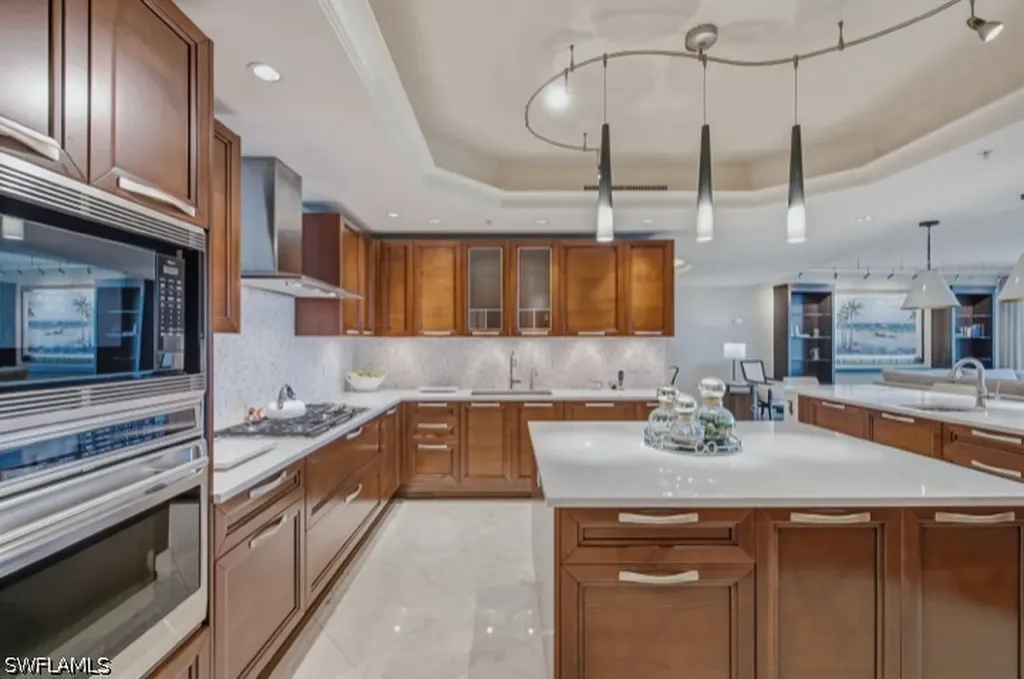 13675 Vanderbilt Drive Naples FL 34110