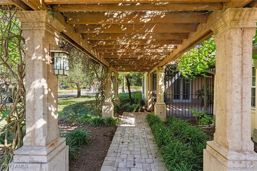 8840 Mariposa Court Naples FL 34113