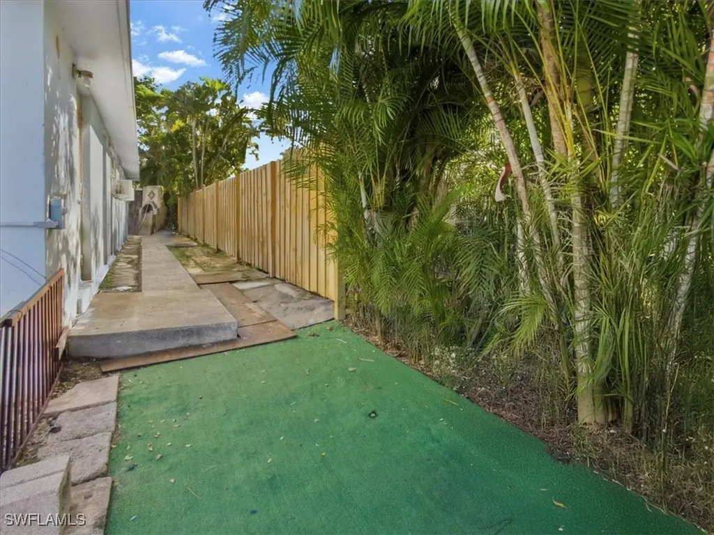 2495 Bayside Street Naples FL 34112