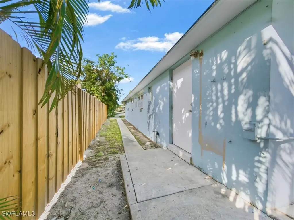 2495 Bayside Street Naples FL 34112