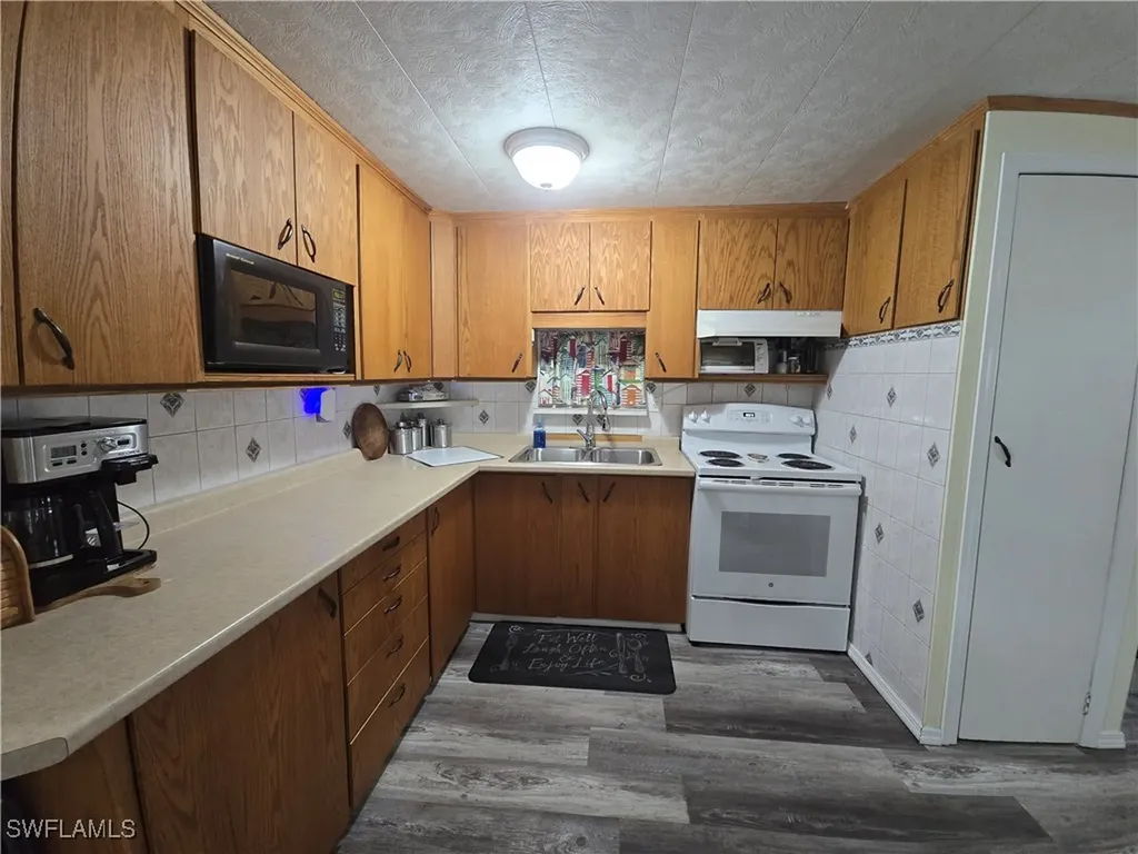 23 Enchanting Boulevard Naples FL 34112