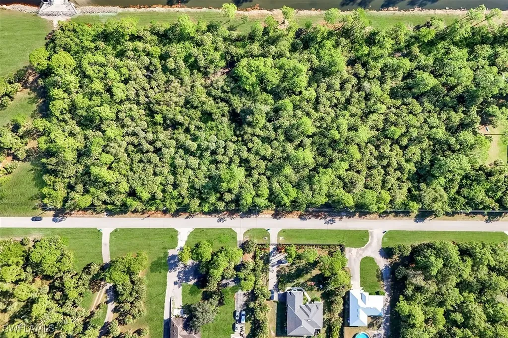 22ND Street NE Naples FL 34120