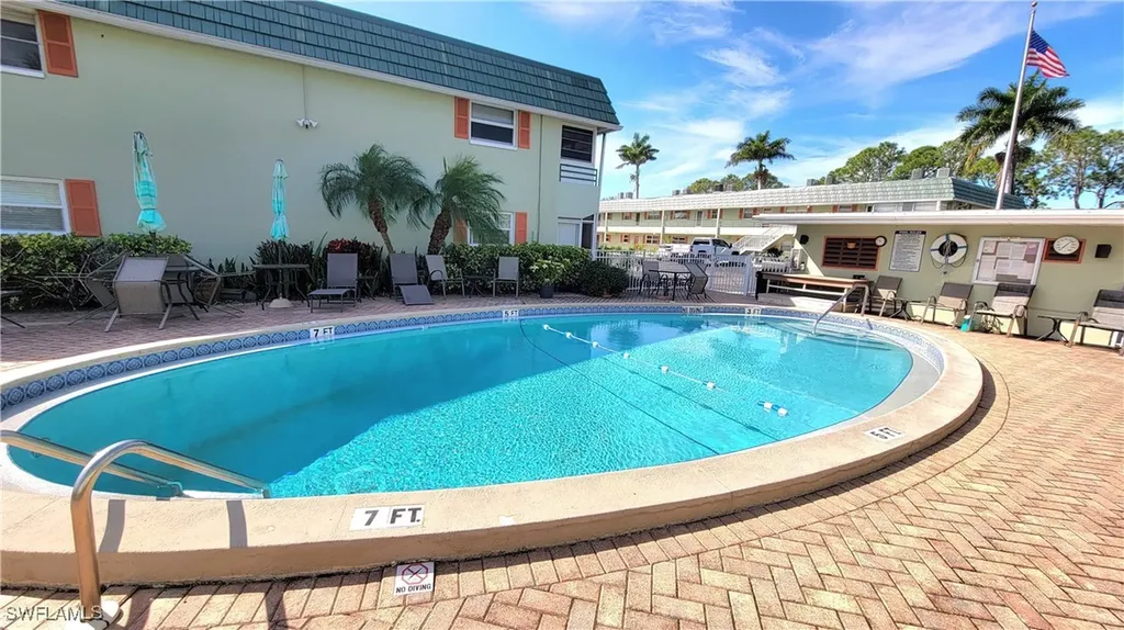 300 Valley Stream Drive Naples FL 34113