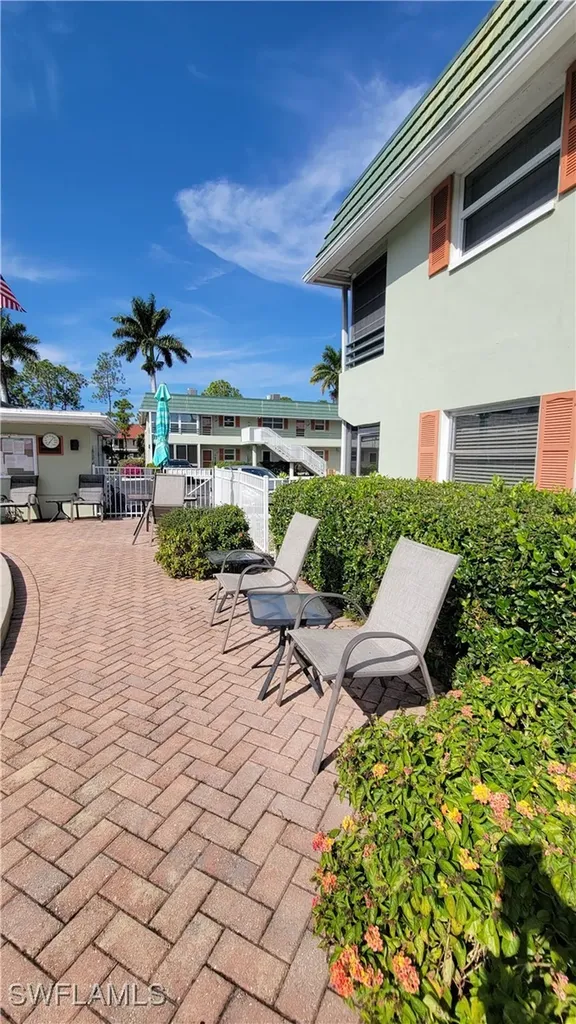 300 Valley Stream Drive Naples FL 34113