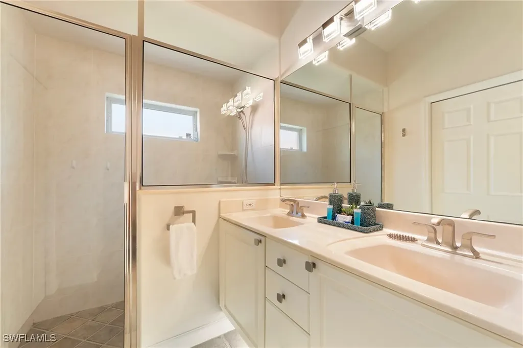 1526 Vintage Lane Naples FL 34104