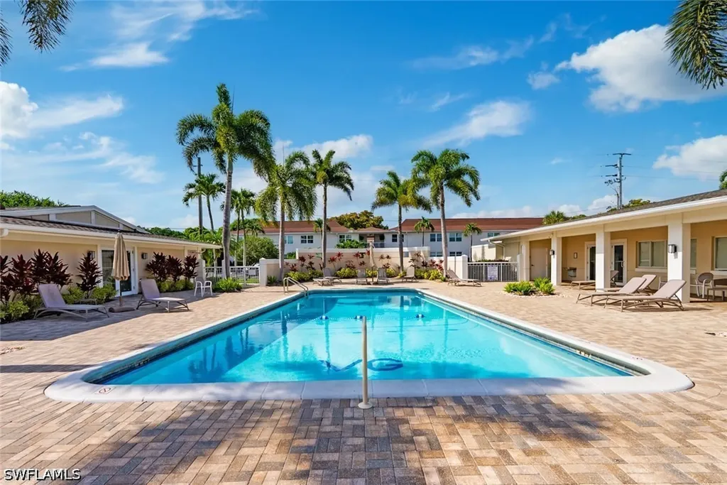 473 12th Avenue S Naples FL 34102