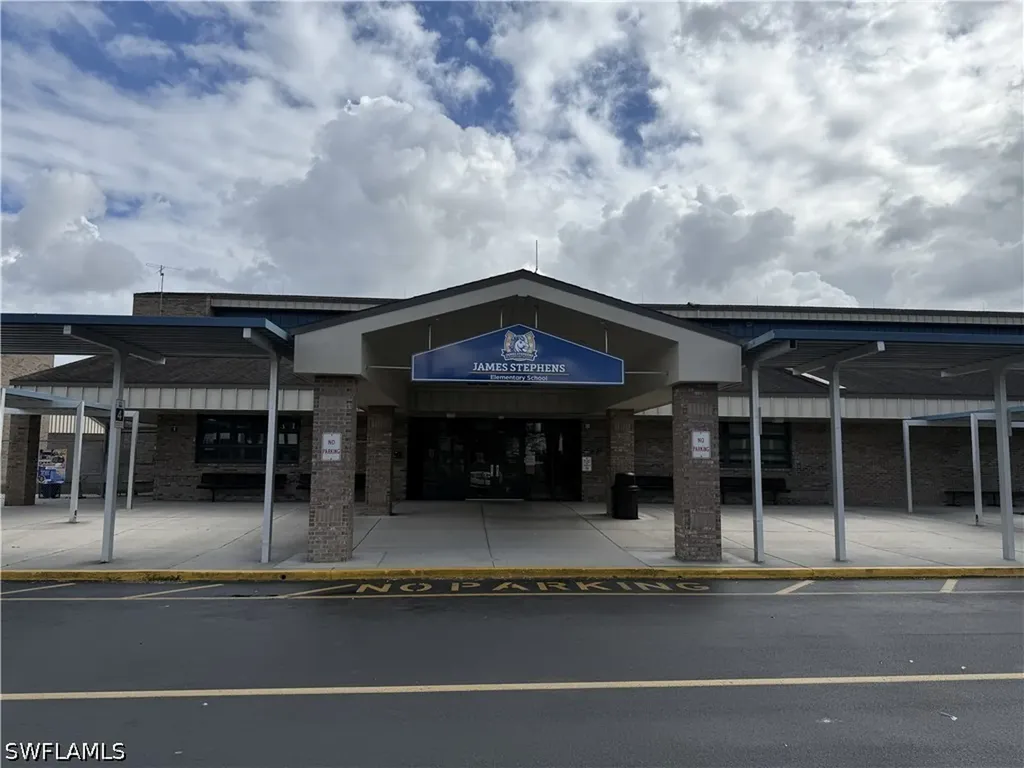 4040 Bell Street Fort Myers FL 33916