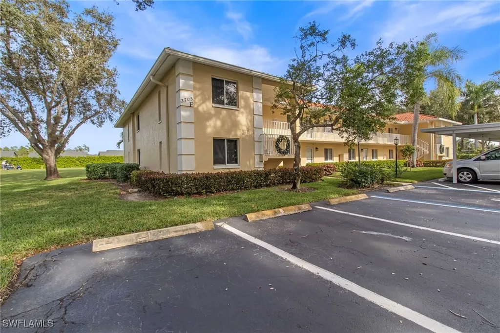 3705 Amberly Circle Naples FL 34112