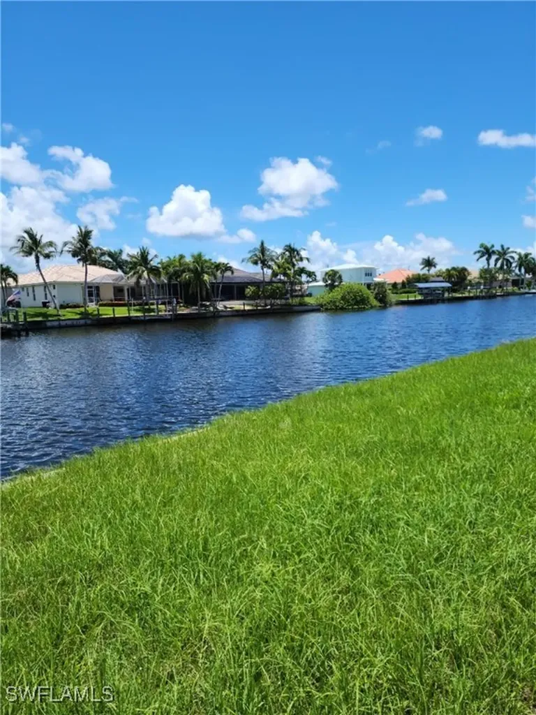 2712 SW 37th Terrace Cape Coral FL 33914