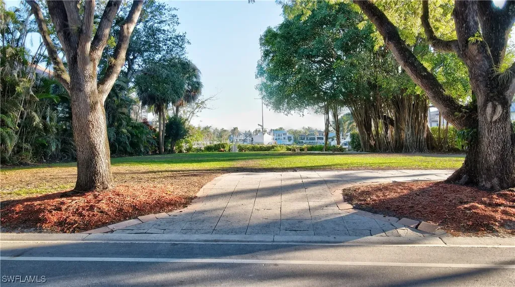 442 18th Avenue S Naples FL 34102