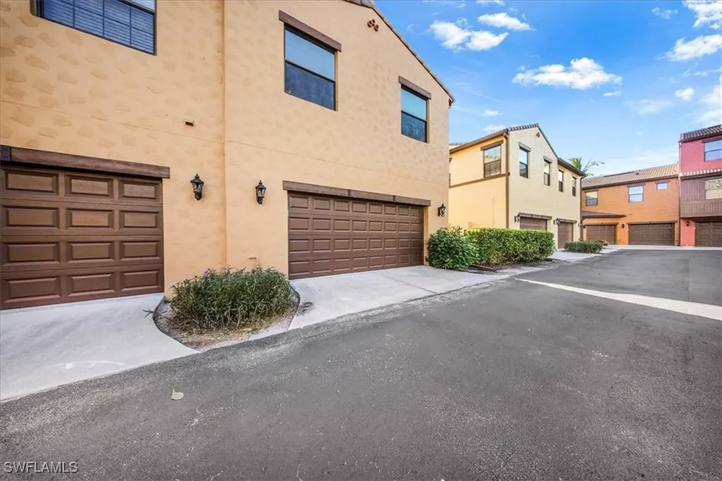 9063 Capistrano Street N Naples FL 34113