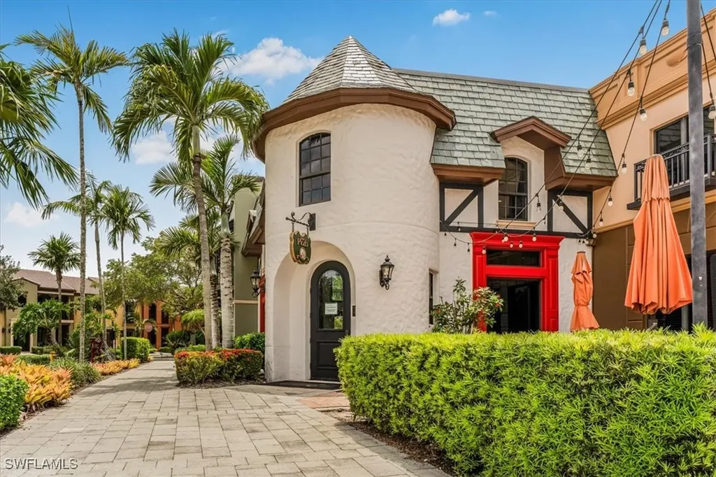 9063 Capistrano Street N Naples FL 34113