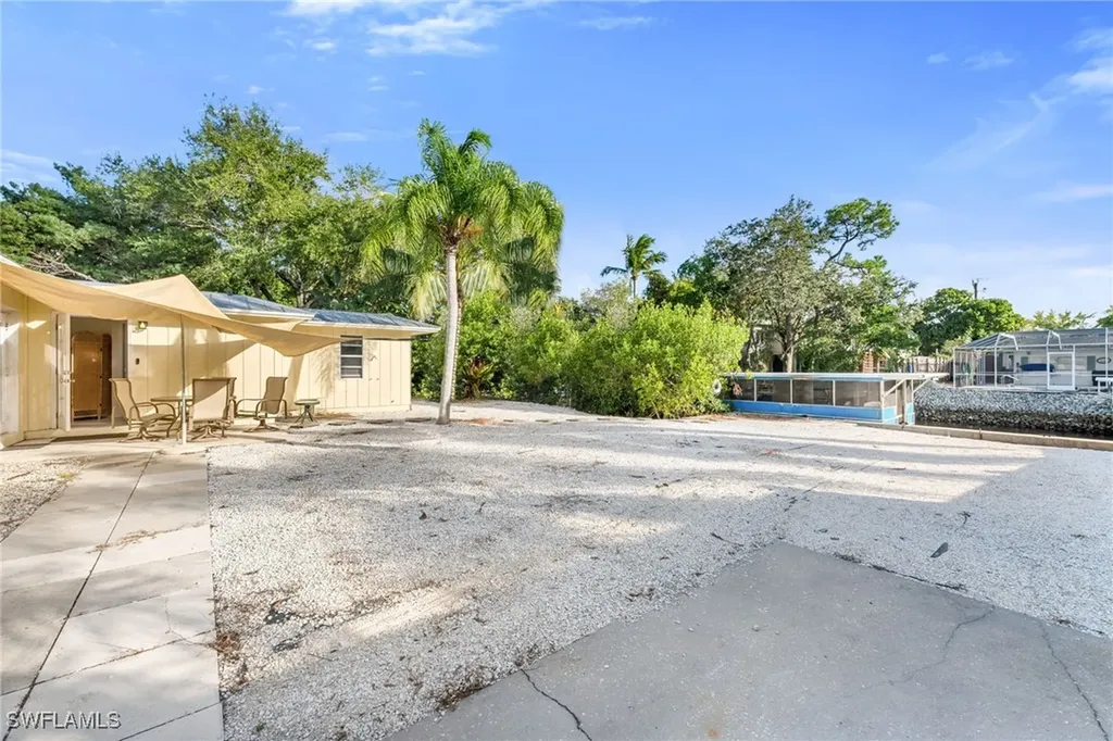 2772 Riverview Drive Naples FL 34112