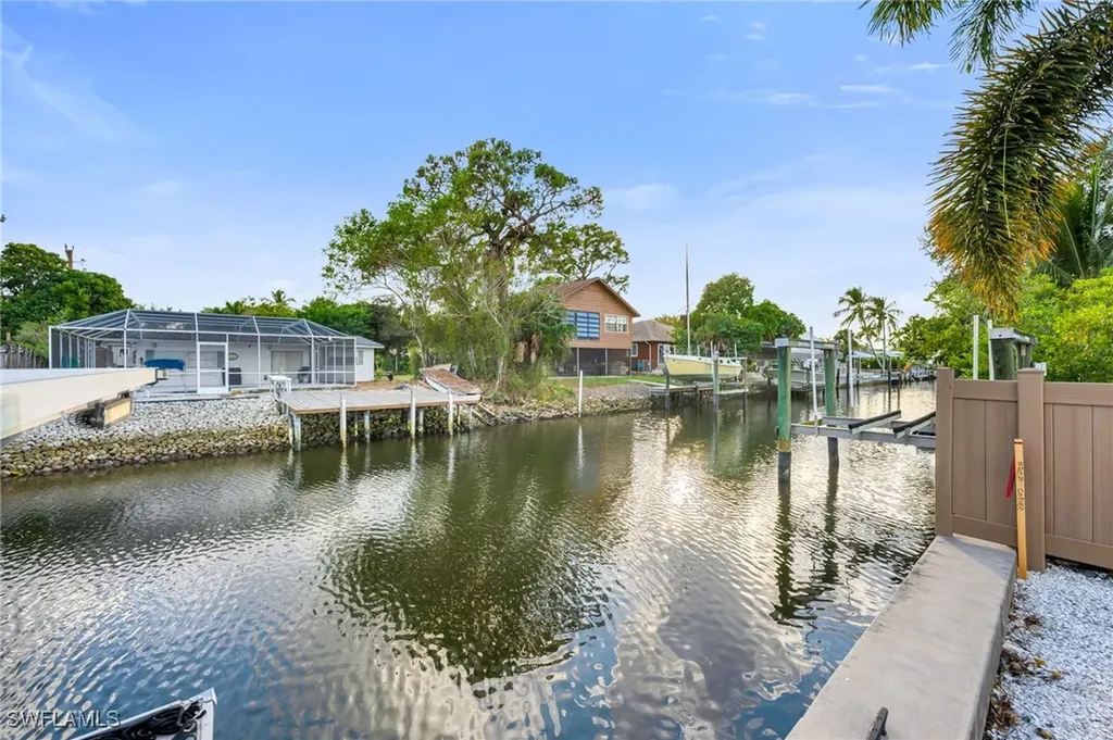 2772 Riverview Drive Naples FL 34112