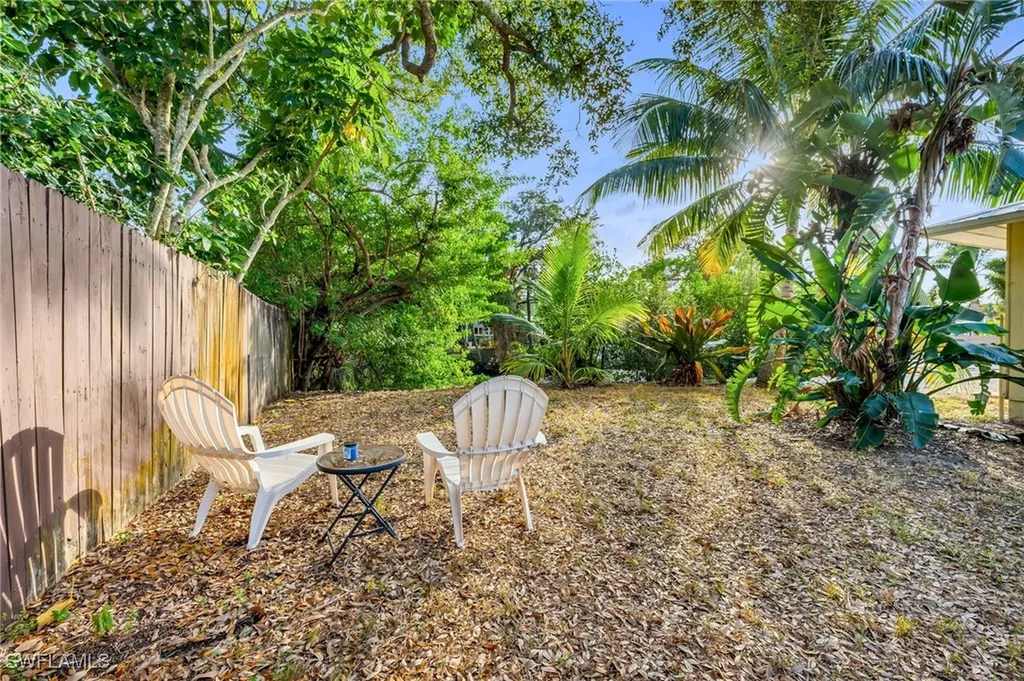 2772 Riverview Drive Naples FL 34112