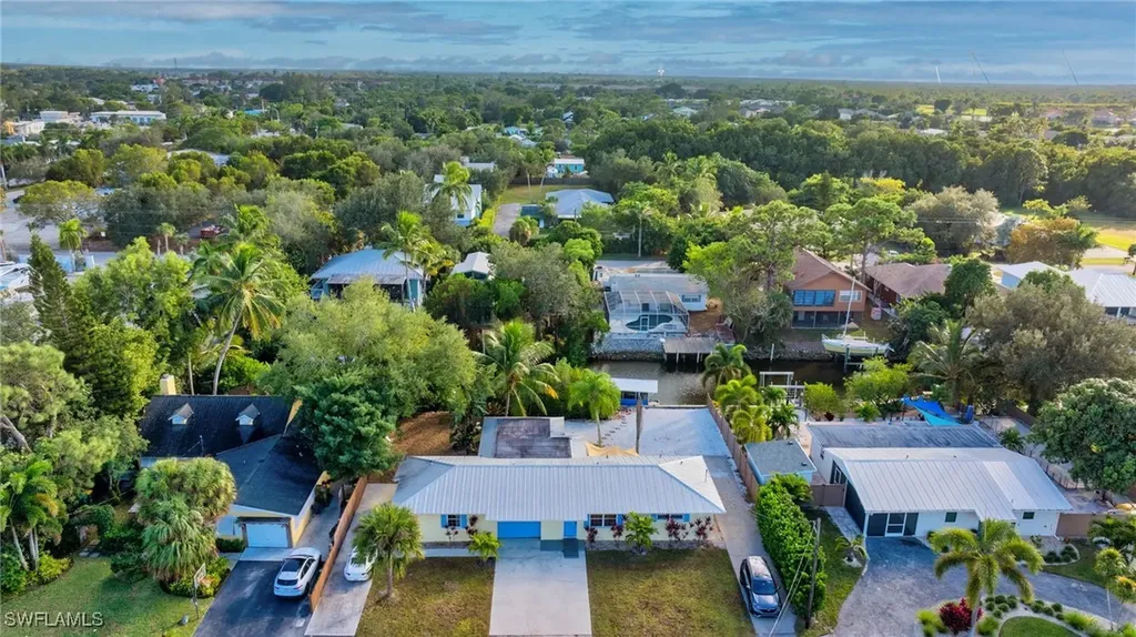 2772 Riverview Drive Naples FL 34112