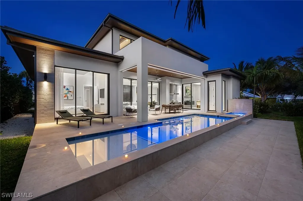 788 7th Avenue N Naples FL 34102