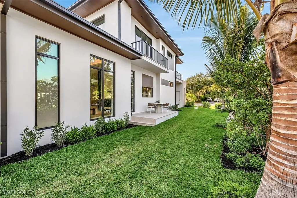 788 7th Avenue N Naples FL 34102