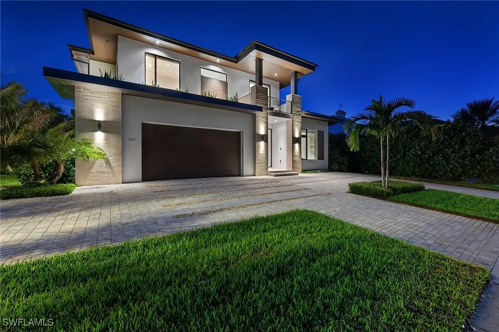 788 7th Avenue N Naples FL 34102