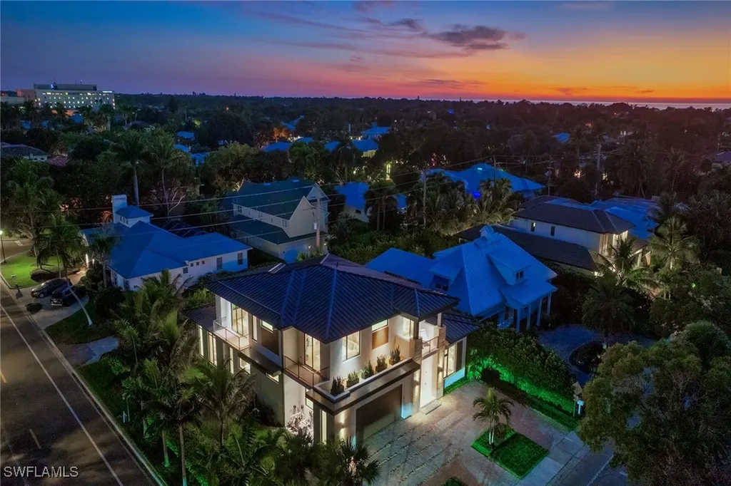 788 7th Avenue N Naples FL 34102