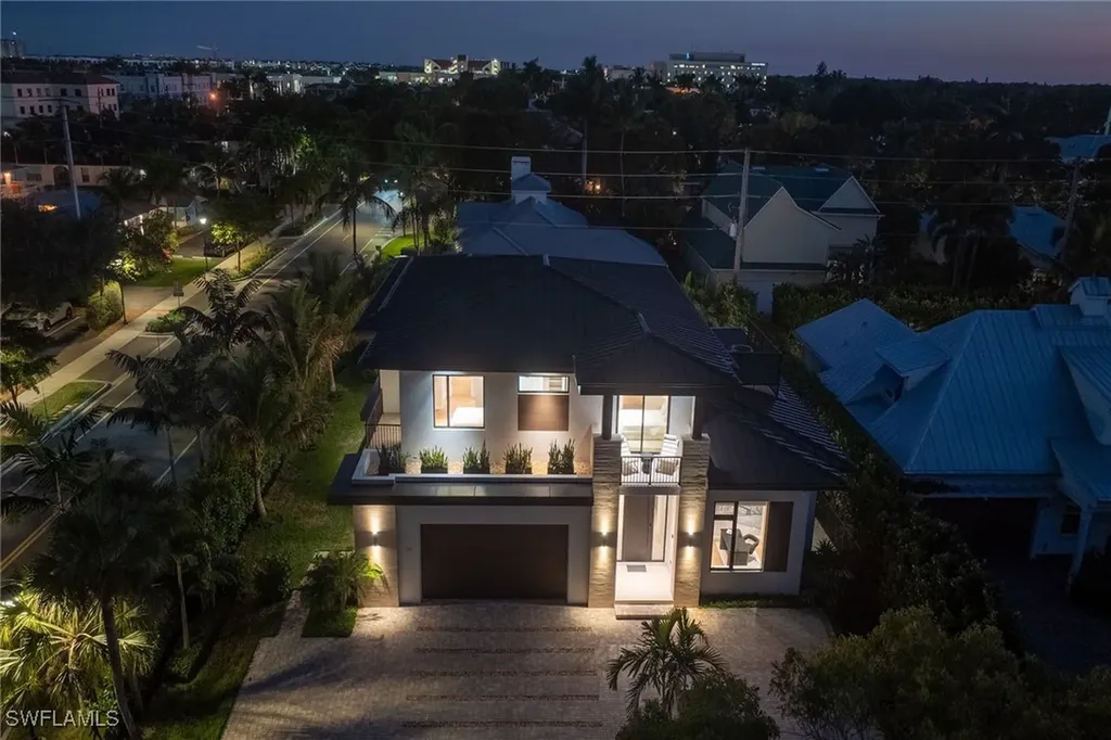 788 7th Avenue N Naples FL 34102