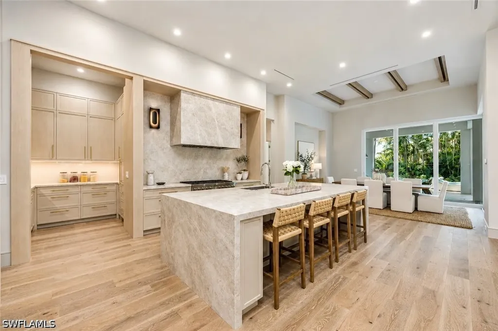 4851 Crayton Road Naples FL 34103