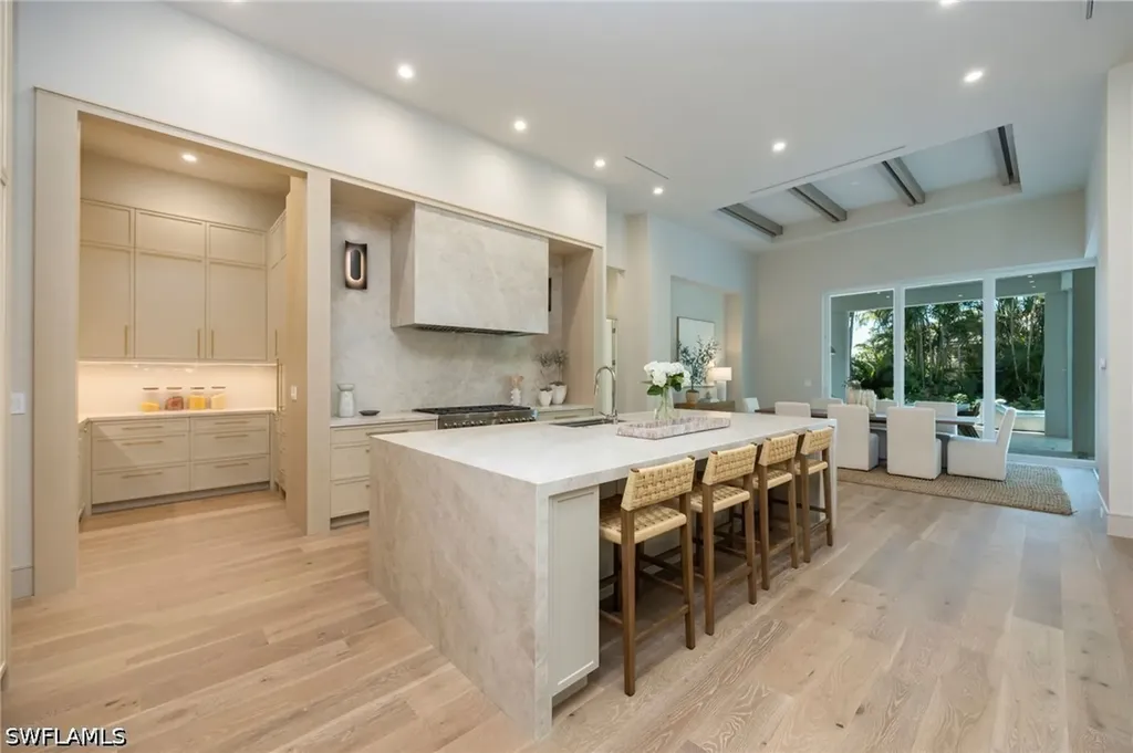 4851 Crayton Road Naples FL 34103