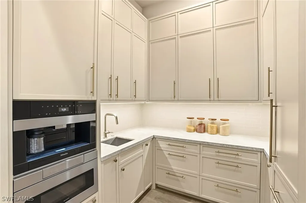 4851 Crayton Road Naples FL 34103